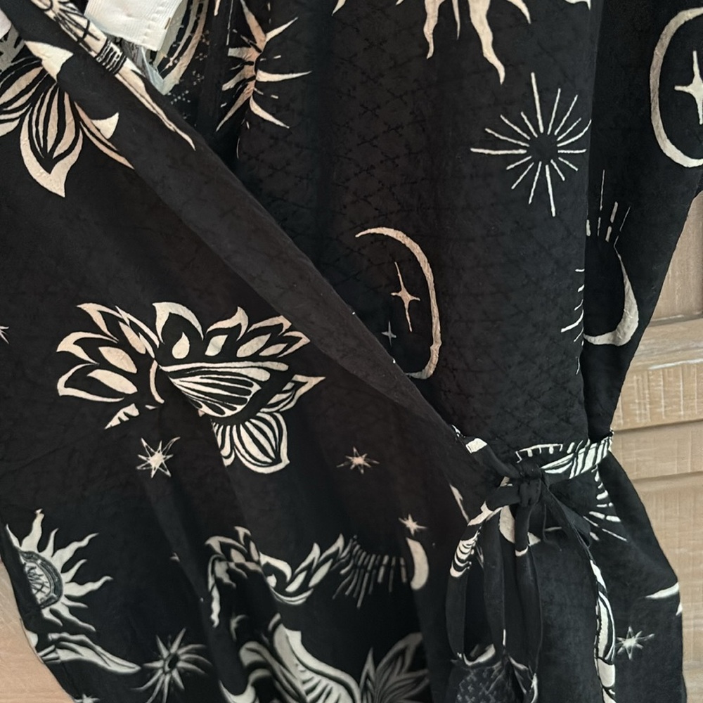 Band of Gypsies Black and Cream Floral Wrap Maxi Dress - Picture 6 of 9